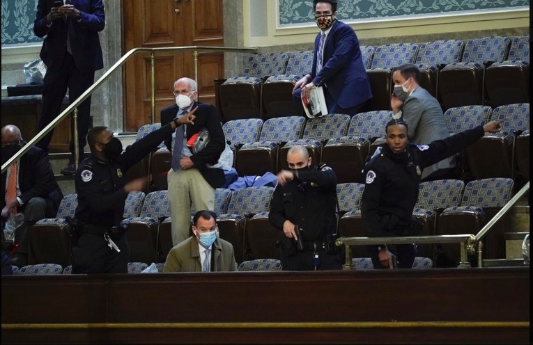 Mỹ lo mất tài liệu nhạy cảm trong vụ bạo động ở đồi Capitol