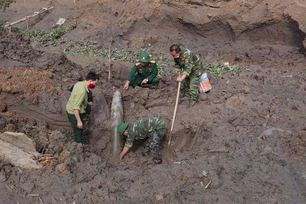 Tiêu hủy quả bom hóa học nặng 300 kg đã bật ngòi ở Hải Dương