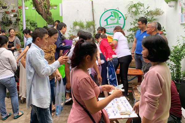 Free plant shop for tree lovers in HCM City