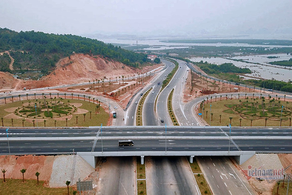 Nút giao thông cực xịn hơn 400 tỷ ở cửa ngõ phố biển Hạ Long