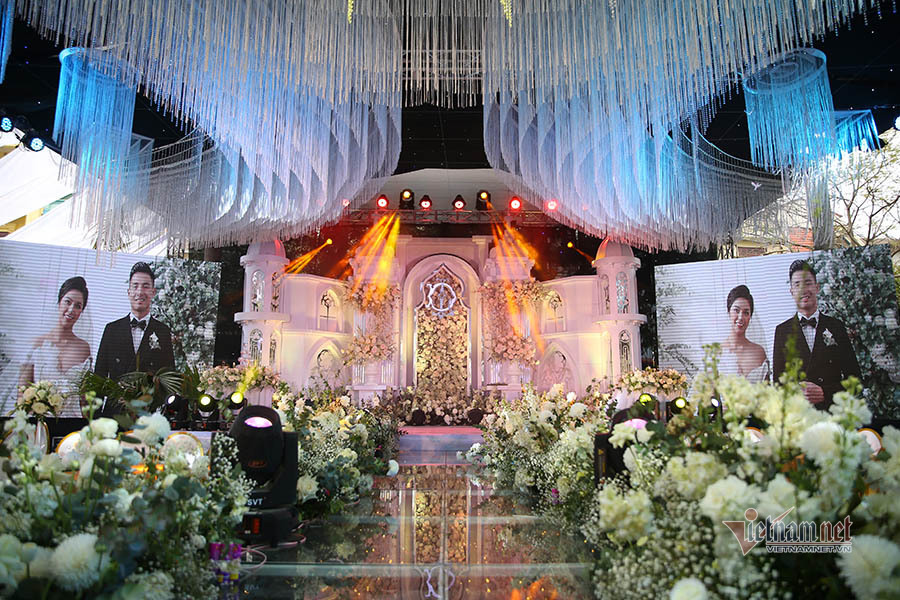 Cận cảnh rạp cưới 2 nghìn khách mời của Bùi Tiến Dũng - Khánh Linh