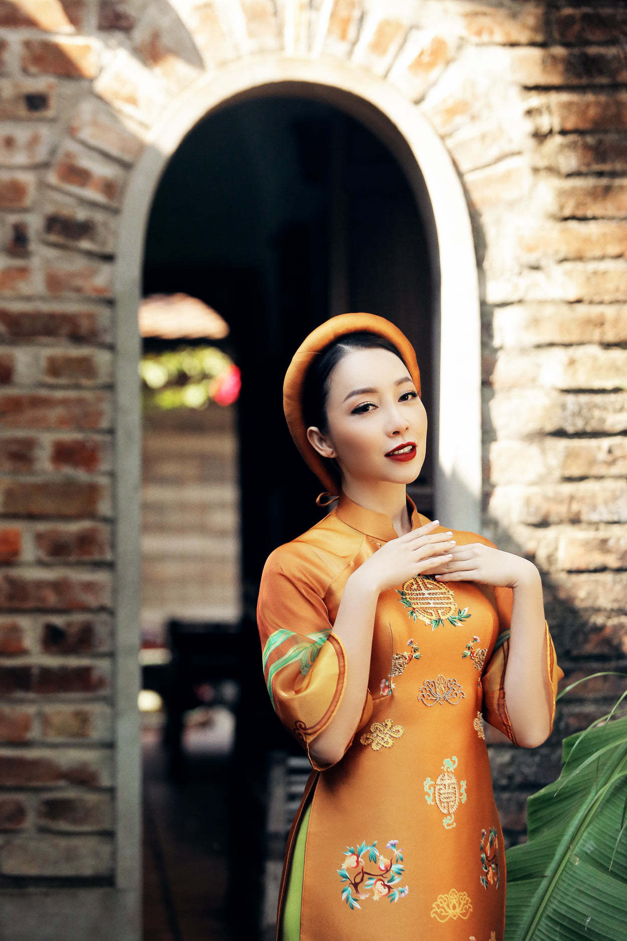 Linh Nga đẹp cuốn hút ở Việt Phủ