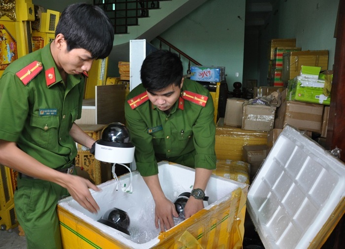 Bắt hàng trăm thùng chứa thẻ chíp phục vụ cho sòng bạc ở Đà Nẵng
