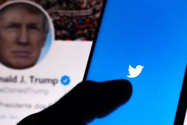 Ông Trump được Twitter 'cởi trói' sau 12 tiếng 'cắt sóng'