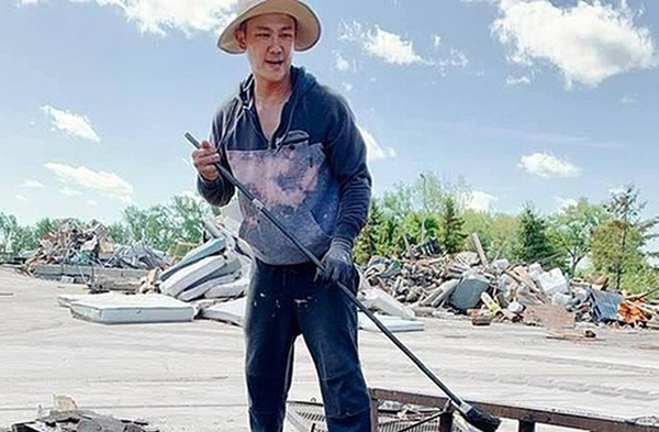 Góc khuất đằng sau cuộc sống sang chảnh của nghệ sĩ Việt tại Mỹ