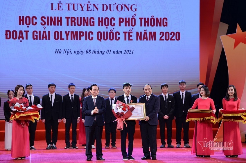 12 học sinh được tặng Huân chương Lao động