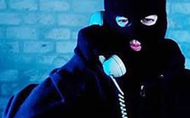 Cụ ông mất gần 1 tỷ đồng sau cuộc điện thoại từ phụ nữ lạ