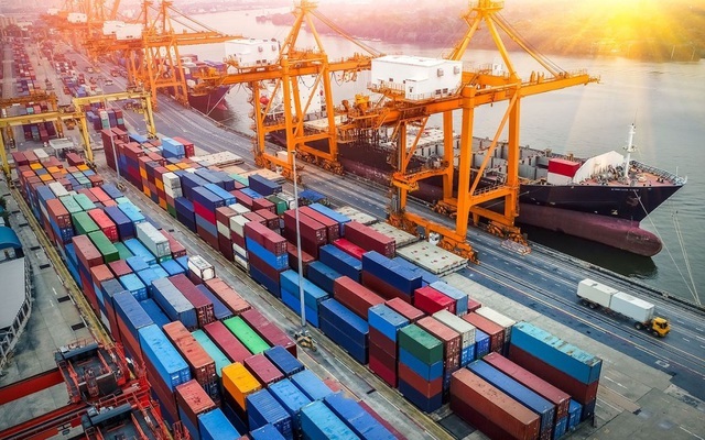 Bất thường cước container tăng gấp 10 lần, khủng hoảng giá 'chưa từng có'