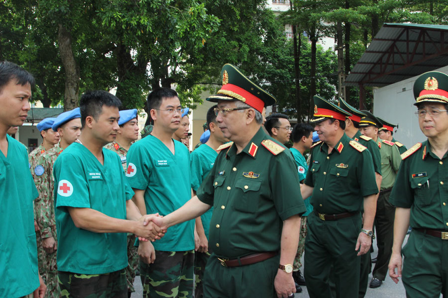 Trồng rau ở châu Phi, bộ đội Việt Nam khiến bạn bè quốc tế nể phục