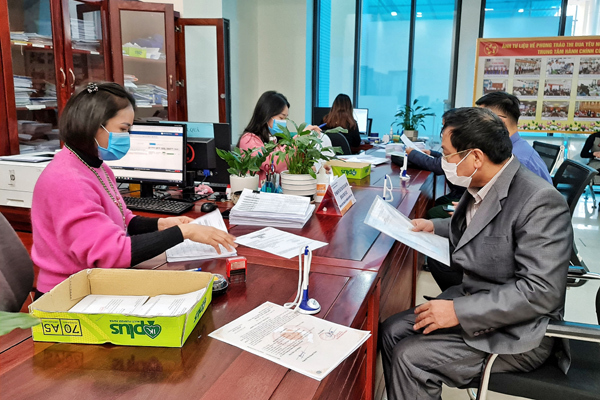 Khối hồ sơ khổng lồ được xử lý tại Trung tâm Hành chính công Bắc Ninh