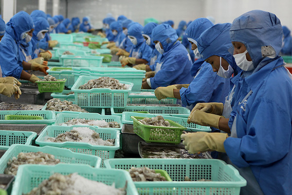 Vietnam sees record-high exports in 2020, but worries about trade accusations