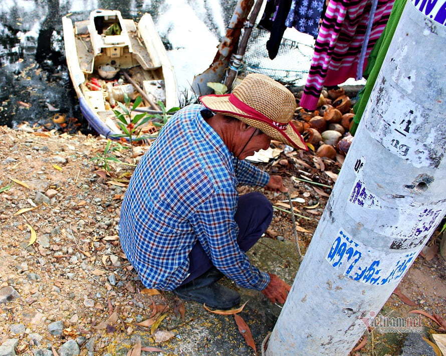 Người đàn ông Sài Gòn thương dòng kênh, tình nguyện vớt rác mỗi ngày