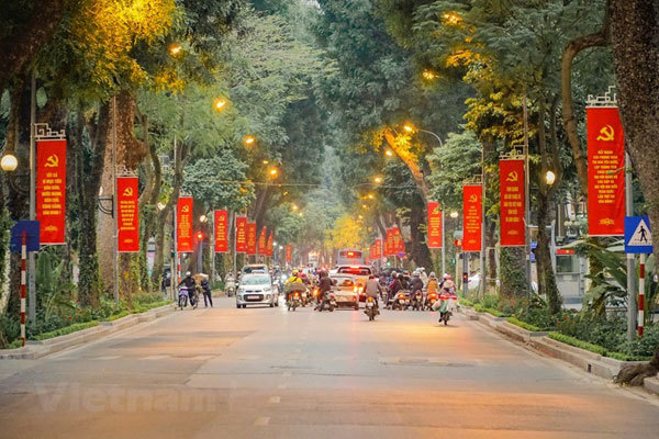 Hanoi streets decorated to welcome 13th National Party Congress