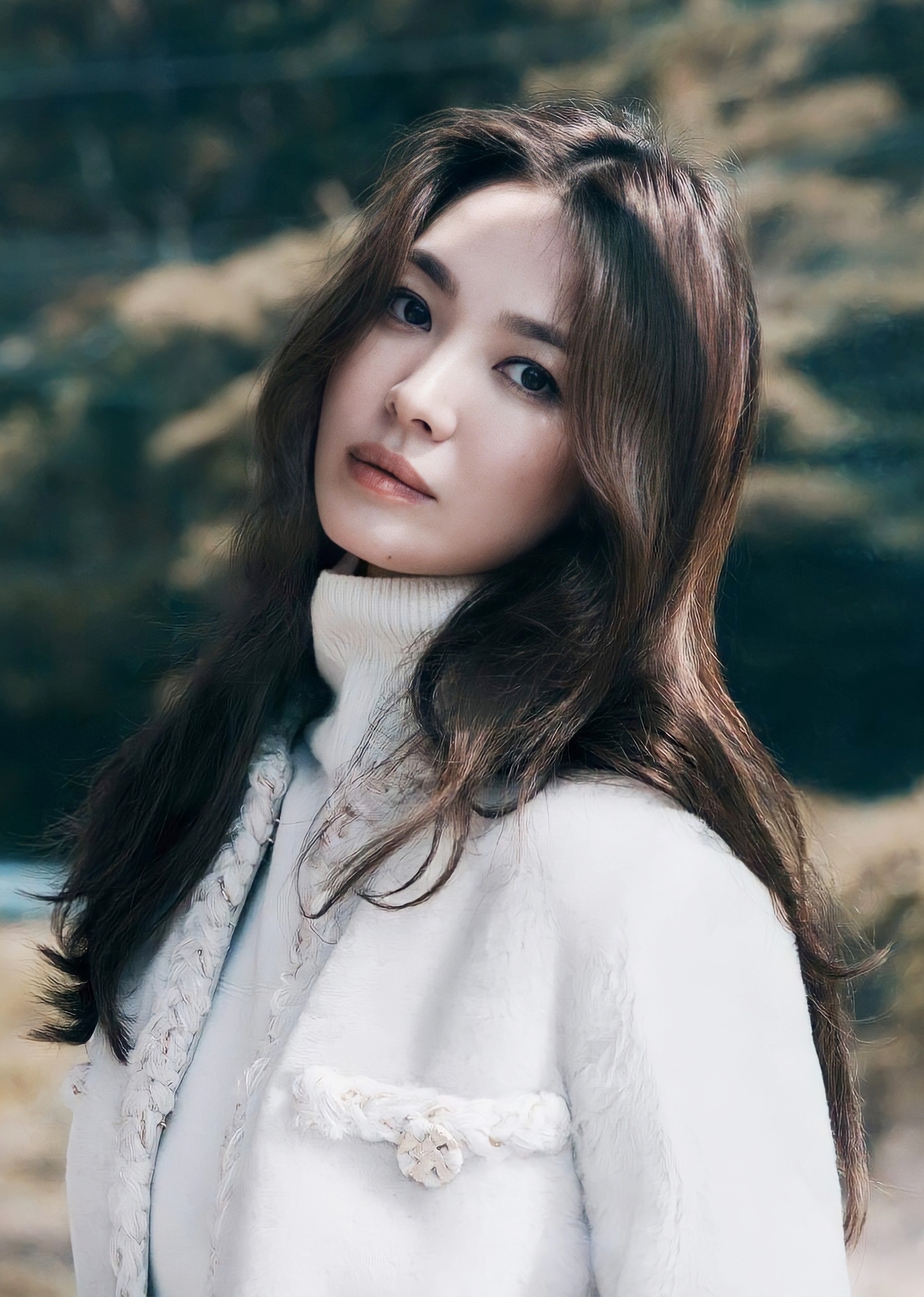 Song Hye Kyo là một gương mặt đình đám trong làng giải trí Hàn Quốc với nhan sắc đỉnh cao. Những hình ảnh của cô sẽ khiến bạn trầm trồ bởi vẻ đẹp tinh tế và thanh nhã. Hãy cùng ngắm nhìn và khám phá thêm về ngôi sao nổi tiếng này.