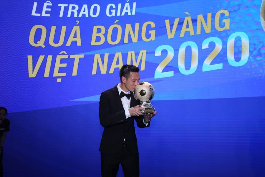 Văn Quyết giành Quả bóng vàng Việt Nam 2020
