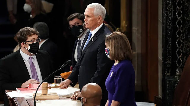 Phó Tổng thống Mike Pence bác đề xuất phế truất ông Trump