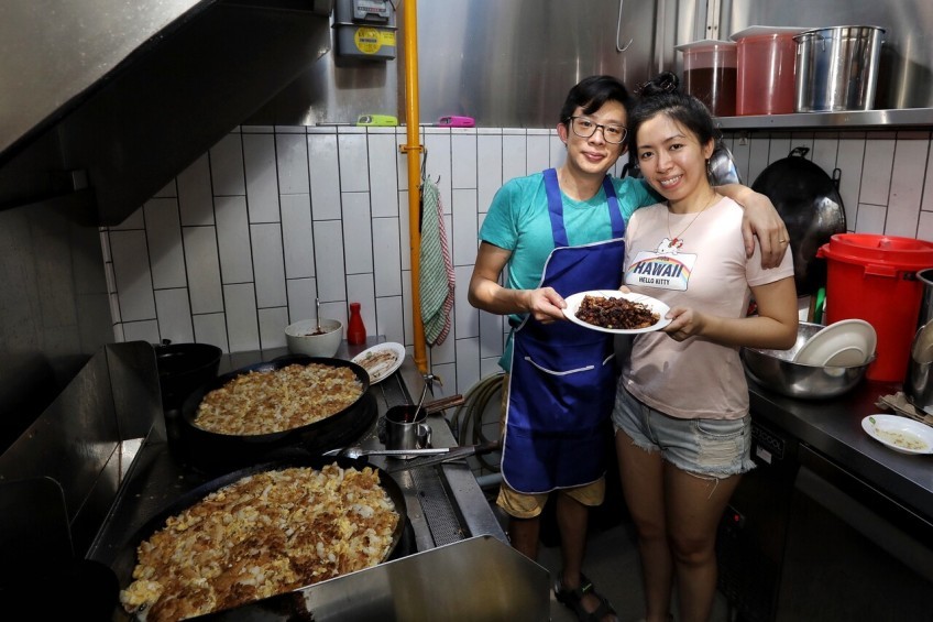Cô gái nghỉ việc ngân hàng để đi bán hàng rong