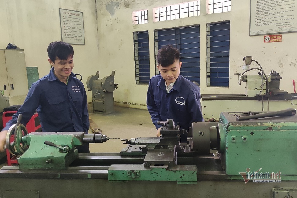 Máy rửa xe tự động giá 100 triệu của sinh viên Đà Nẵng