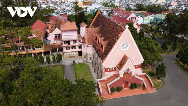 Visiting old pink Catholic Church in Da Lat