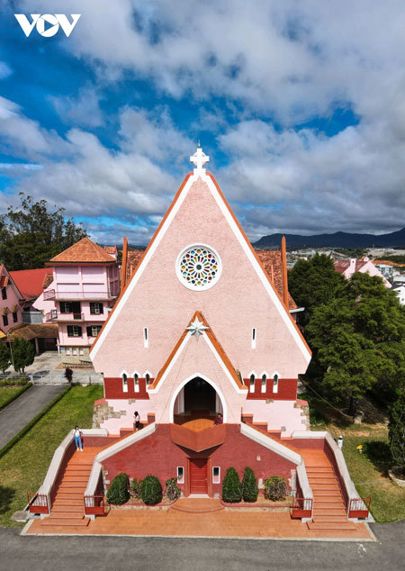 Visiting old pink Catholic Church in Da Lat