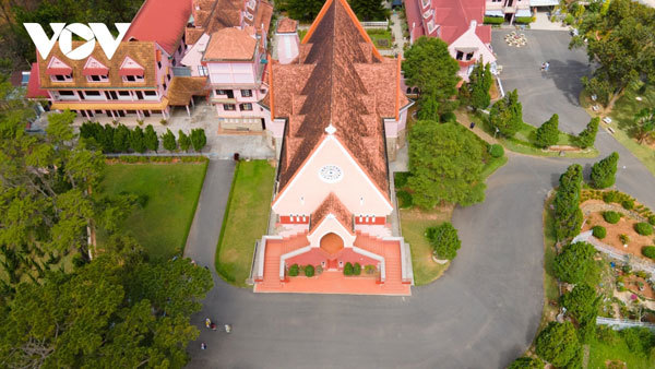 Visiting old pink Catholic Church in Da Lat