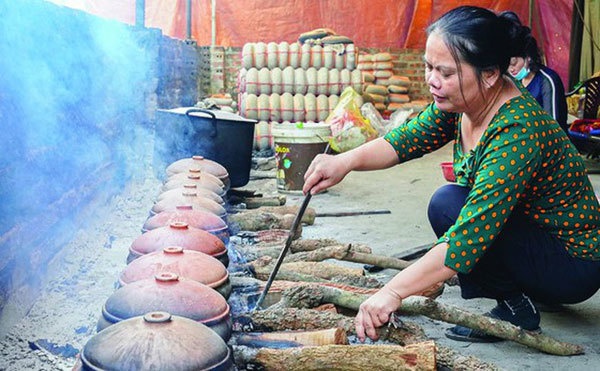 Vu Dai villagers start braising traditional fish for Tet holiday