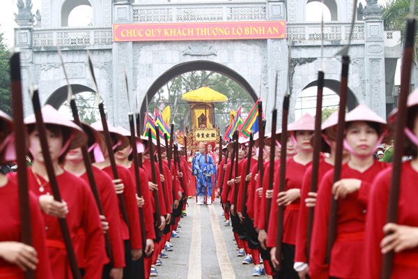 Exploring Hai Ba Trung Temple in Hanoi’s outskirt