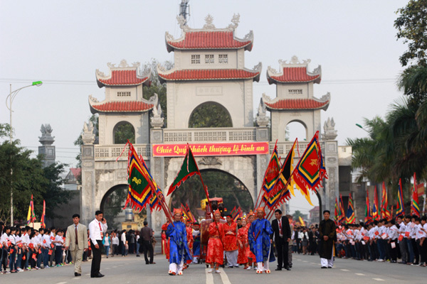 Exploring Hai Ba Trung Temple in Hanoi’s outskirt