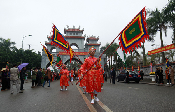 Exploring Hai Ba Trung Temple in Hanoi’s outskirt