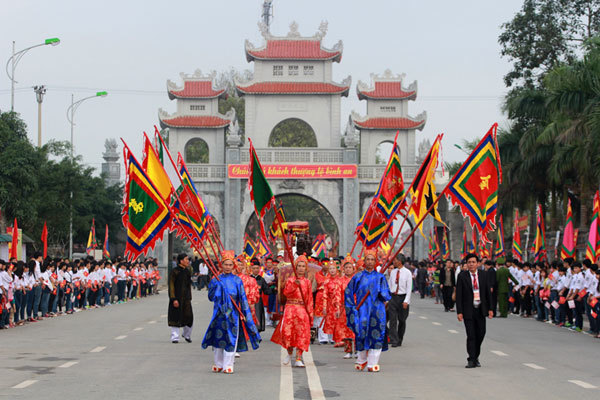 Exploring Hai Ba Trung Temple in Hanoi’s outskirt