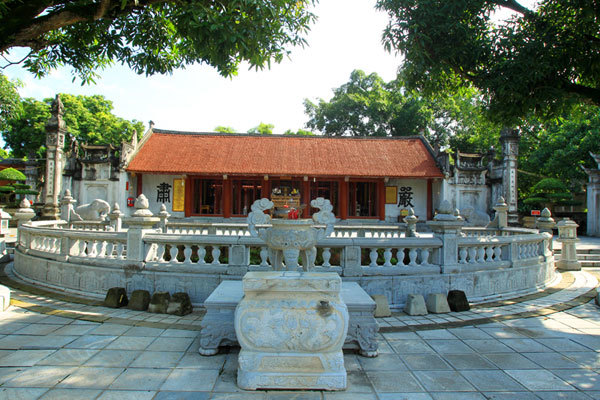 Exploring Hai Ba Trung Temple in Hanoi’s outskirt