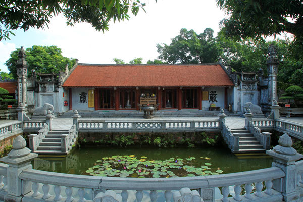 Exploring Hai Ba Trung Temple in Hanoi’s outskirt