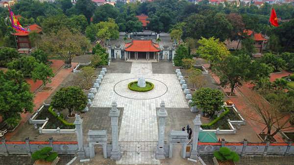 Exploring Hai Ba Trung Temple in Hanoi’s outskirt