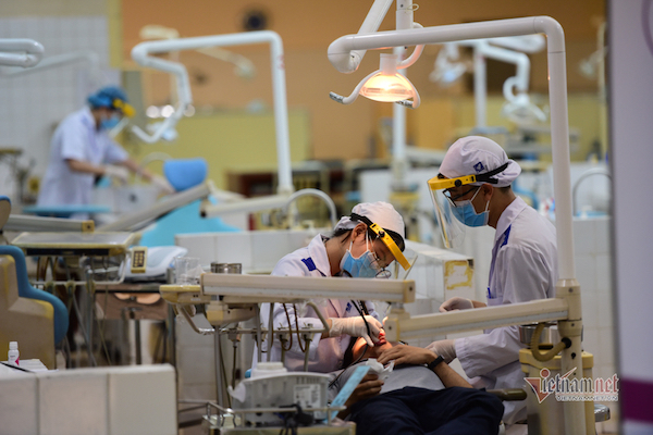 Private schools in Vietnam rush to enroll students in healthcare majors
