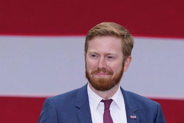 Các nghị sĩ đồng ý luận tội ông Trump đi mua áo chống đạn