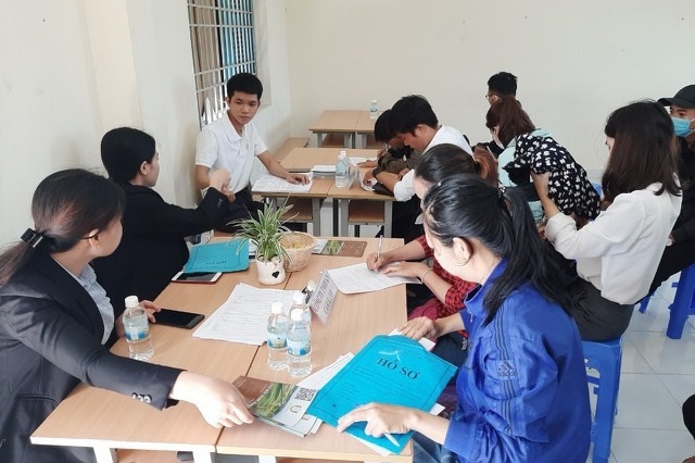 Nhiều doanh nghiệp tuyển lao động giáp Tết, lương hơn 100 triệu đồng/tháng