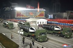 Triều Tiên phô diễn tên lửa đạn đạo mới sau đại hội đảng