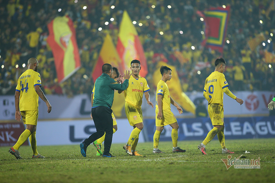 V-League hoãn vì Covid-19: Cầu thủ về quê sớm, Hà Nội vẫn tập