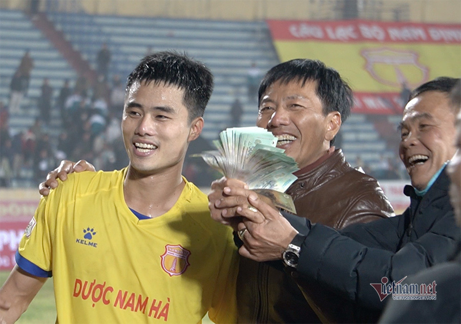 Quay chậm chiến thắng làm người thành Nam ngây ngất