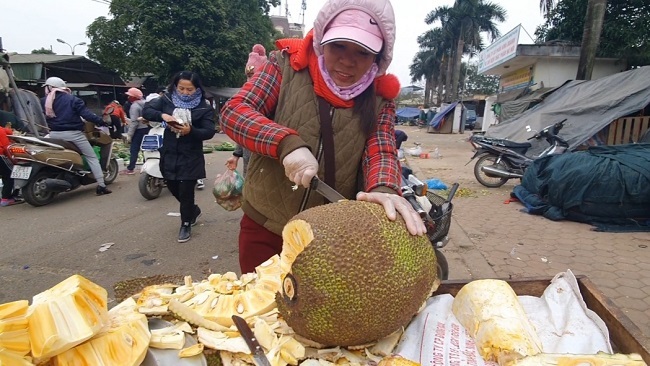 Hàng nghìn quả mít bị cắt ᵭầu, bȏi chất trắng trước ⱪhi mang bán, mục ᵭích ʟà gì? - 1