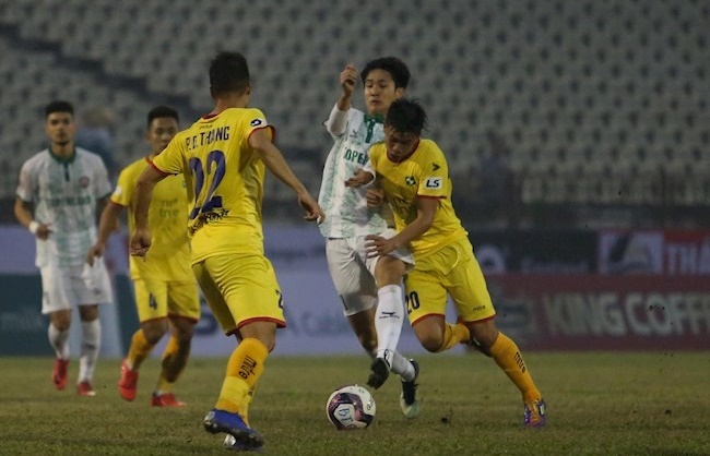 Phan Văn Đức giải cứu SLNA, Bình Dương thắng nhờ siêu phẩm