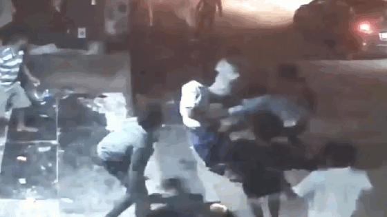 Quỵt tiền rồi ẩu đả, kẻ gian quay lại đốt cửa hàng