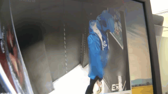 Clip shipper bảnh trai hành động ghê tởm trong thang máy nóng nhất MXH