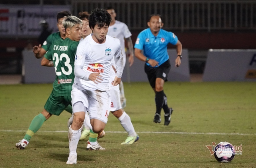 V-League mở màn: HAGL và Kiatisuk nhận trái đắng