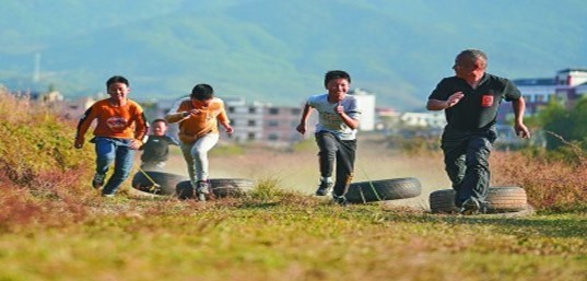 Cơn sốt luyện 'gà con' ở Trung Quốc