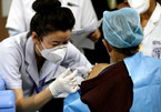 Ấn Độ gặp sự cố tiêm chủng, Israel náo loạn vụ tiêm vắc-xin Covid-19 tê liệt mặt