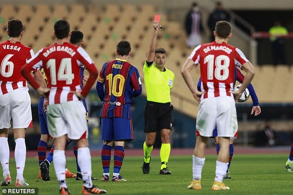 Xem pha đánh nguội khiến Messi ăn thẻ đỏ