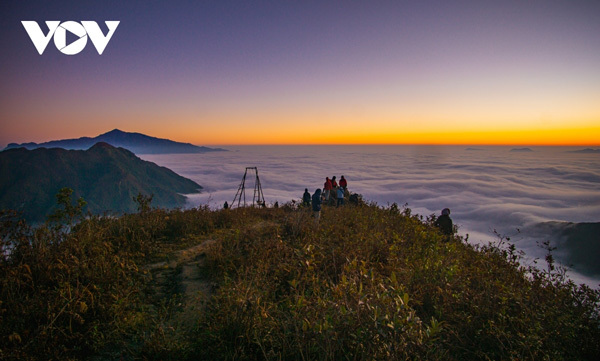 Trekkers can enjoy a spectacular sunset on Muoi Mountain