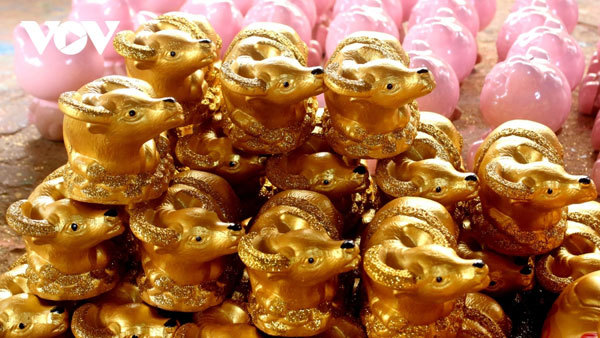 Buffalo-shaped ceramics go on sale ahead of Tet