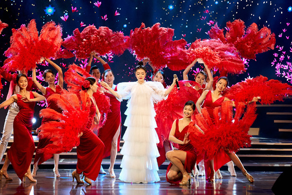 Sao mai Thu Hằng diễn Chung kết Hoa khôi sinh viên